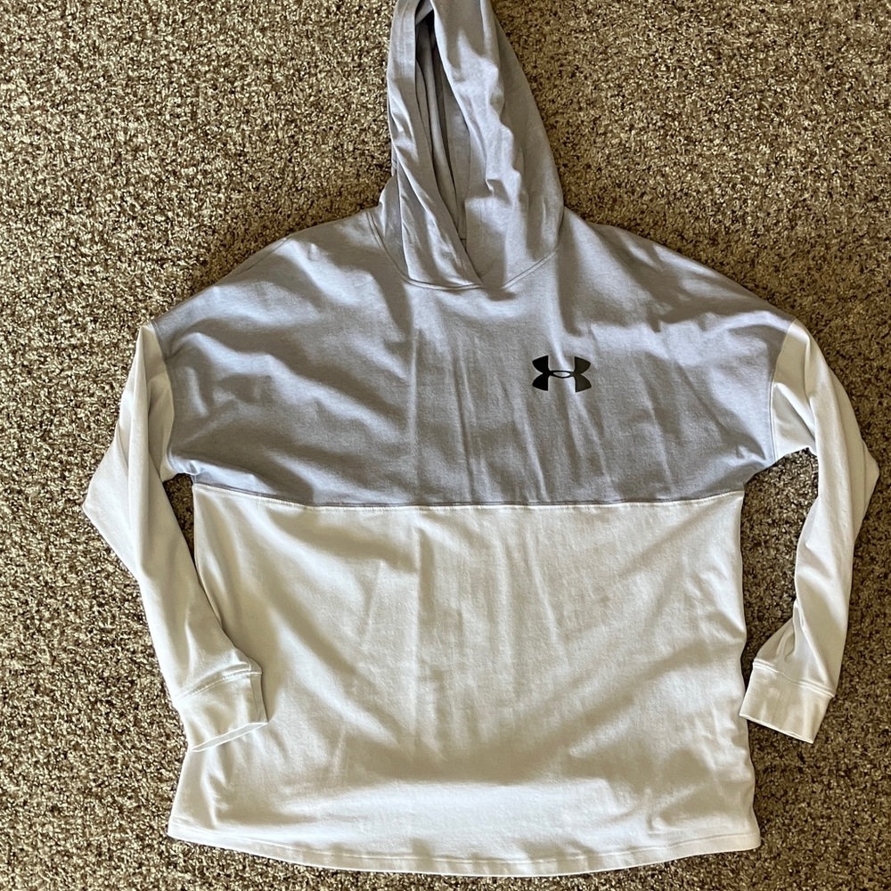 Under Armour Two-Tone Gray and White Tee-Shirt with Hood